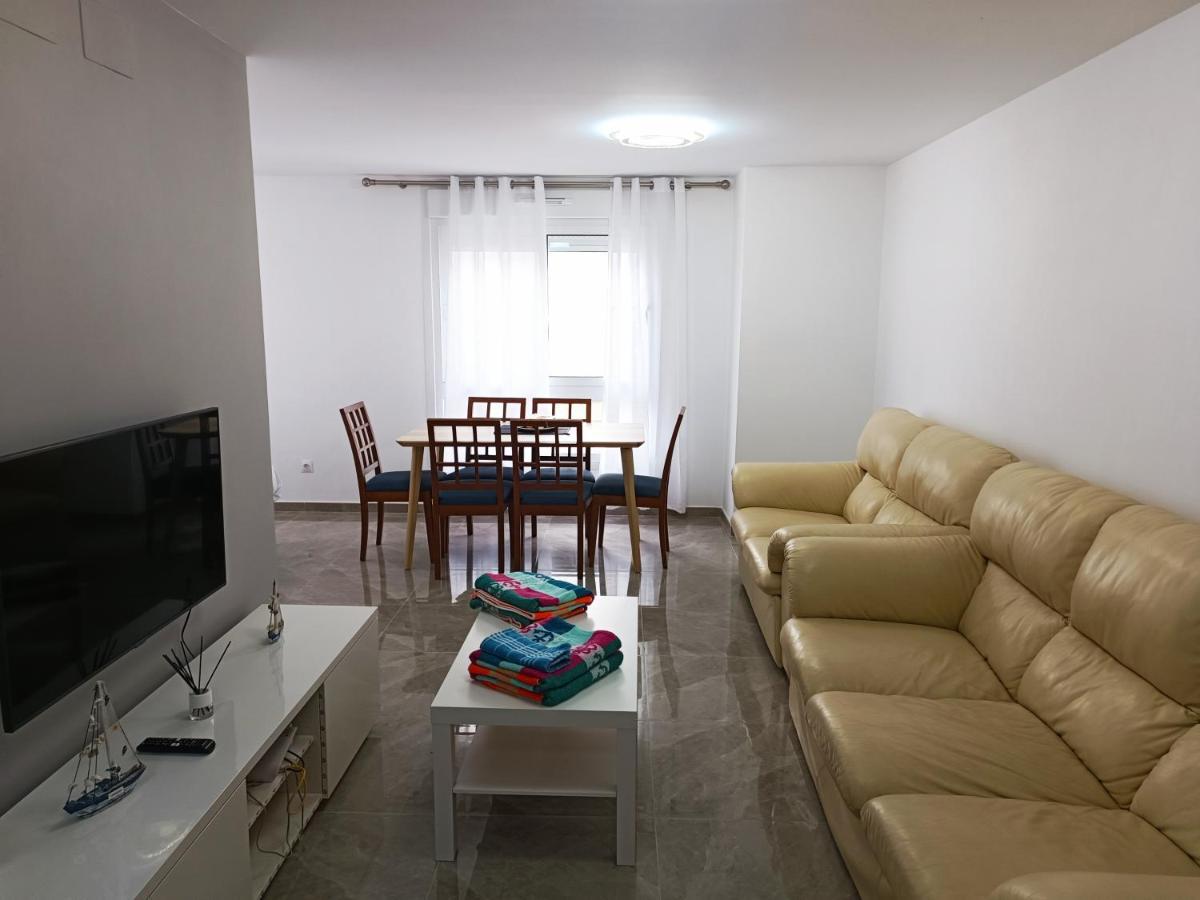 Baj - Apartamentos En Playa Bajondillo, ตอร์เรโมลิโนส ภายนอก รูปภาพ