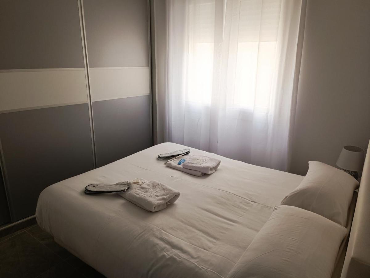 Baj - Apartamentos En Playa Bajondillo, ตอร์เรโมลิโนส ภายนอก รูปภาพ