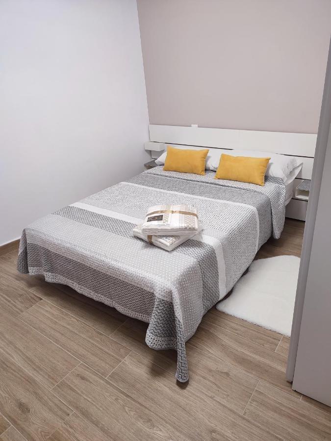Baj - Apartamentos En Playa Bajondillo, ตอร์เรโมลิโนส ภายนอก รูปภาพ