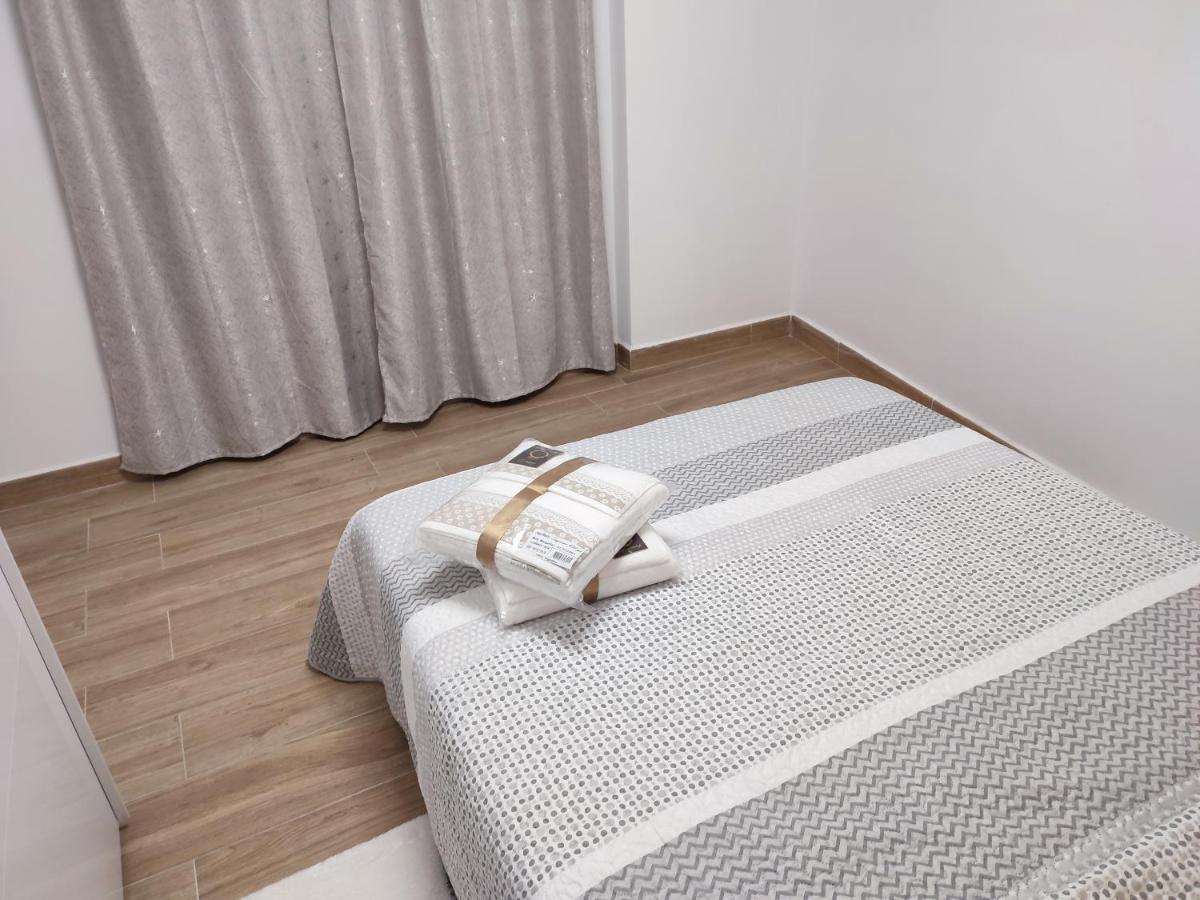 Baj - Apartamentos En Playa Bajondillo, ตอร์เรโมลิโนส ภายนอก รูปภาพ