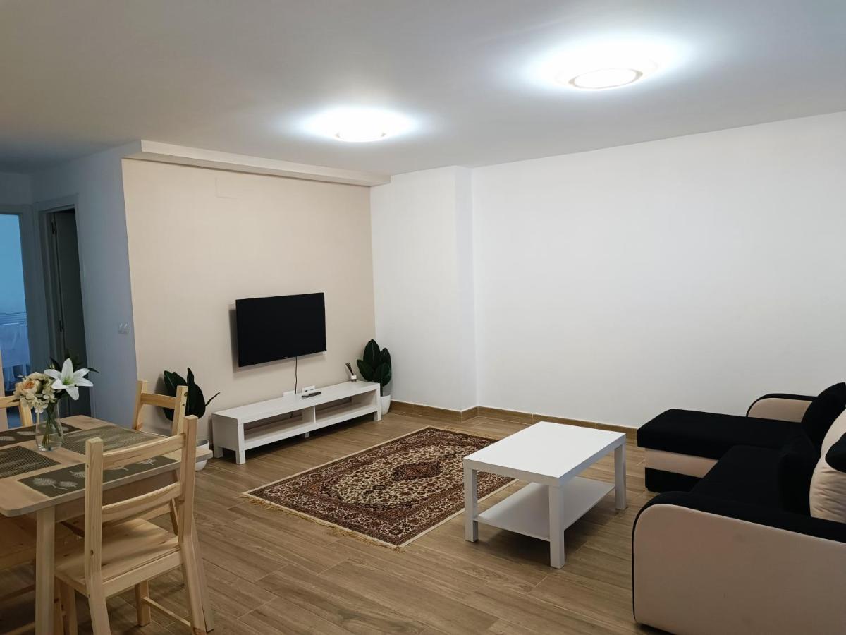 Baj - Apartamentos En Playa Bajondillo, ตอร์เรโมลิโนส ภายนอก รูปภาพ