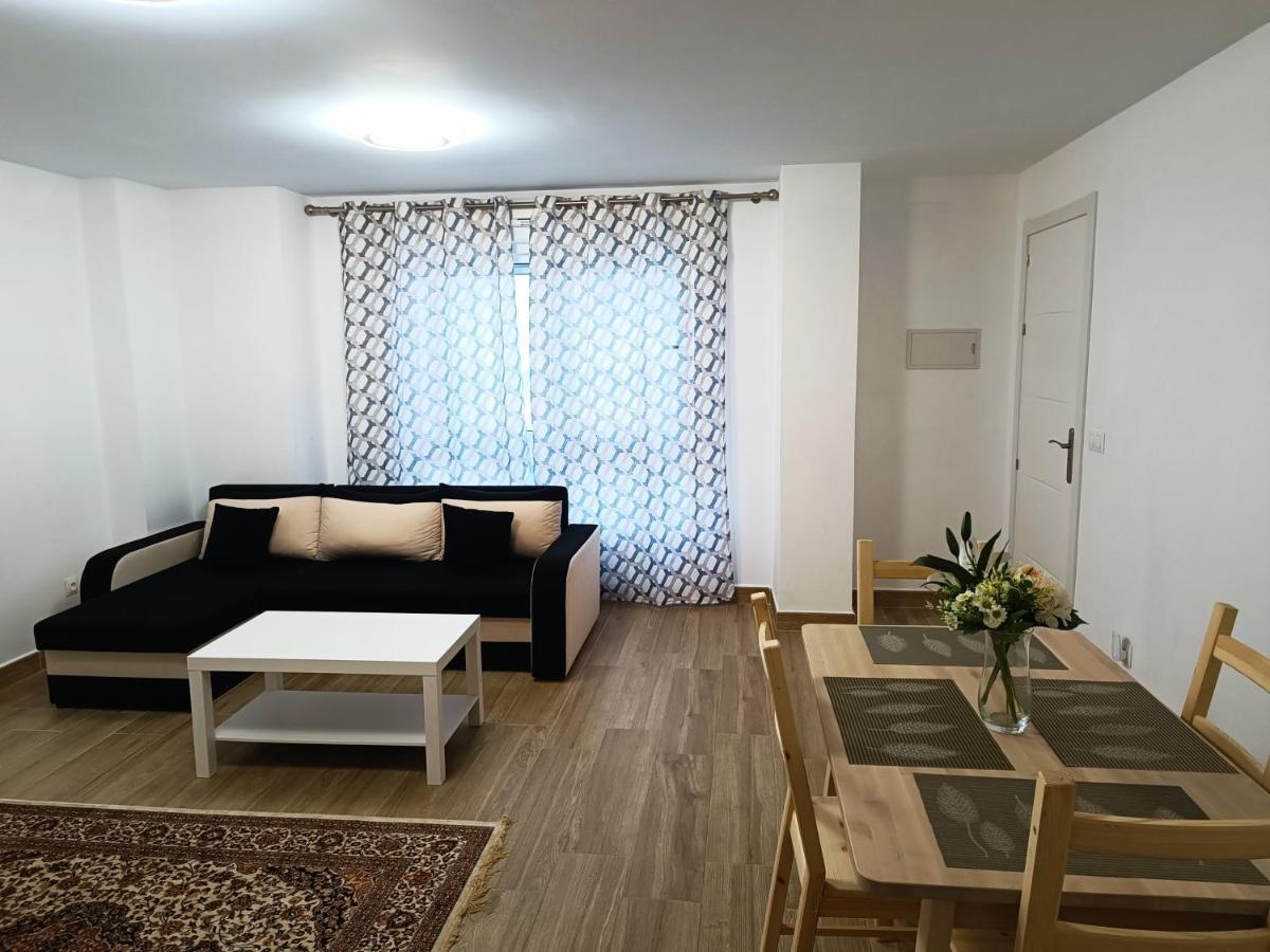 Baj - Apartamentos En Playa Bajondillo, ตอร์เรโมลิโนส ภายนอก รูปภาพ