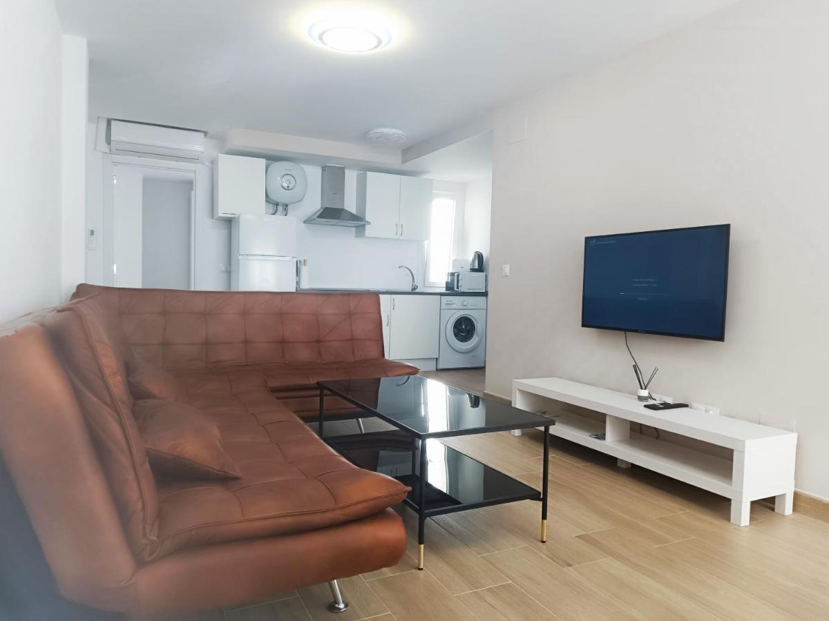 Baj - Apartamentos En Playa Bajondillo, ตอร์เรโมลิโนส ภายนอก รูปภาพ