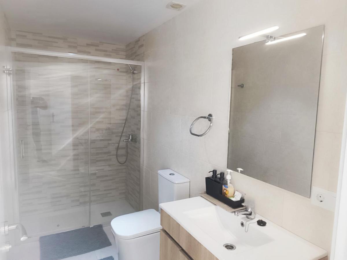 Baj - Apartamentos En Playa Bajondillo, ตอร์เรโมลิโนส ภายนอก รูปภาพ